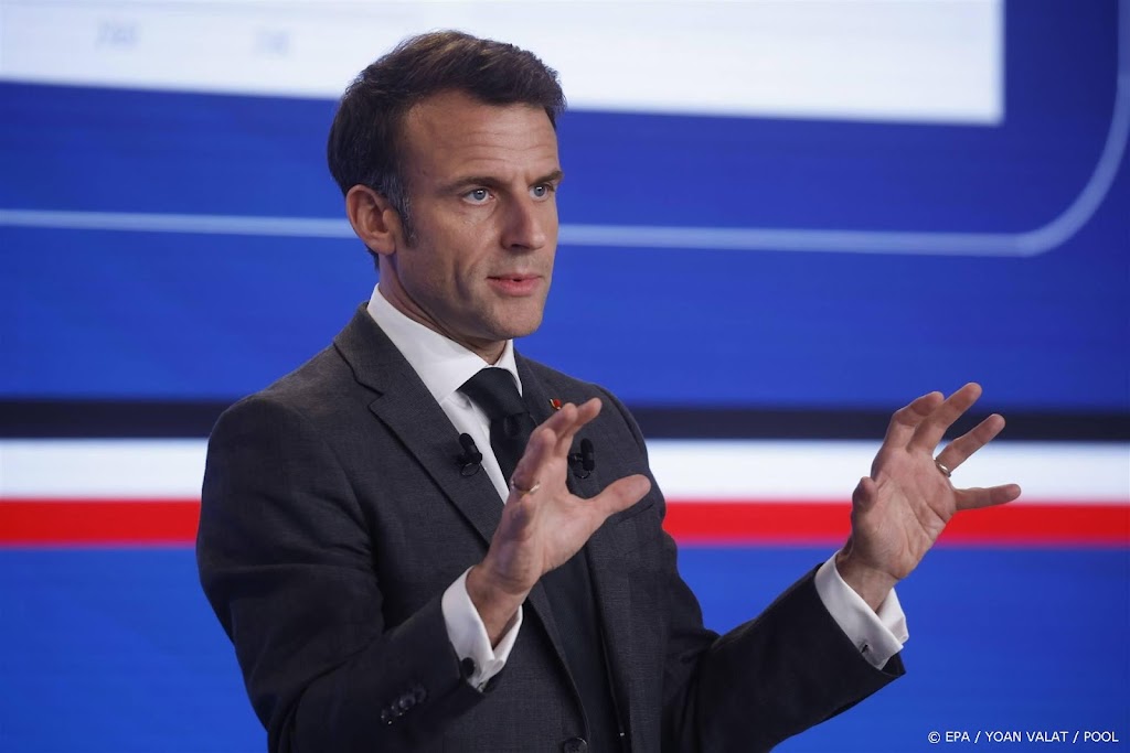Franse president Macron praat met Elon Musk