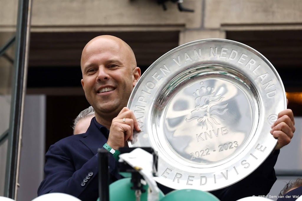 Feyenoord-coach Slot houdt fans in onzekerheid over toekomst