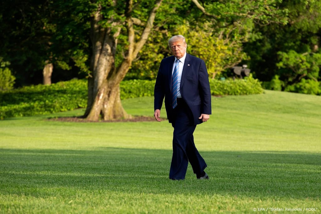 Trump klaagt over antiracismespandoek op ambassade Zuid-Korea