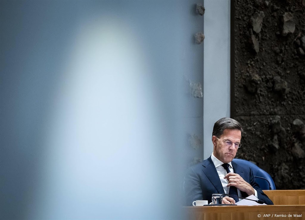 Rutte staat nog steeds achter invoering avondklok, Kamer boos