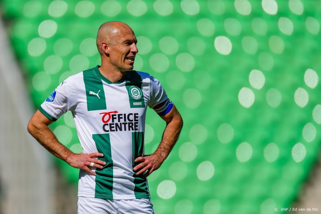 Robben (37) stopt definitief met voetballen