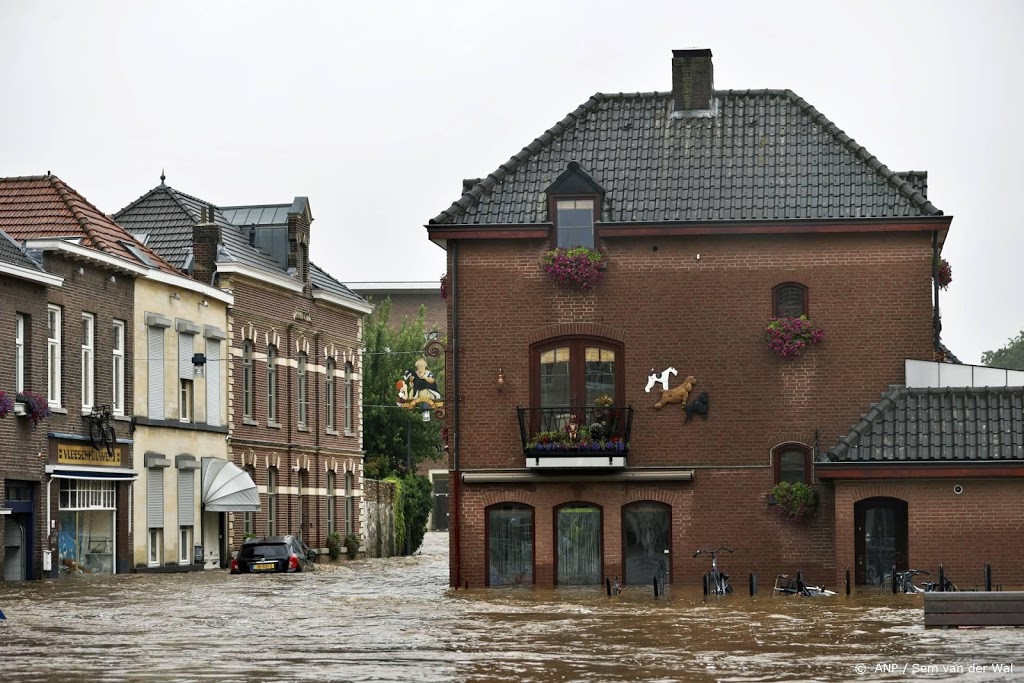 Donderdagavond crisisoverleg kabinet om overstromingen Limburg