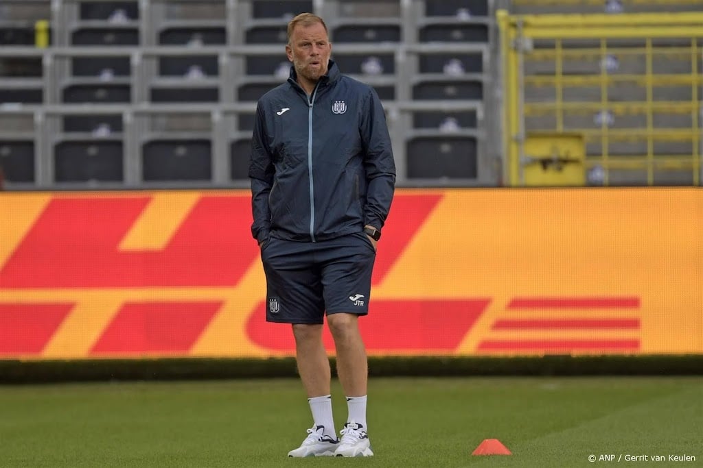 Ten Hag voegt keeperstrainer Ten Rouwelaar toe aan staf United