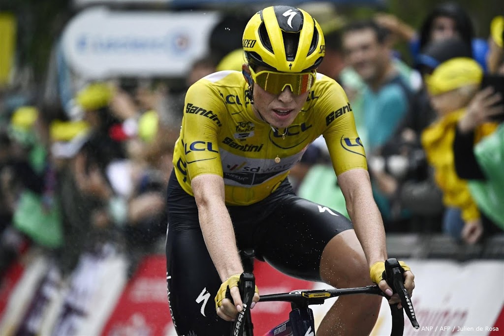 Vollering staat leiding in Tour na harde val af aan Niewiadoma
