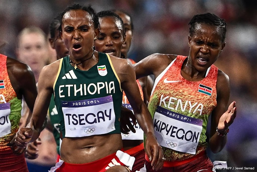 Atlete Kipyegon vergeeft Tsegay duw in finale 5000 meter