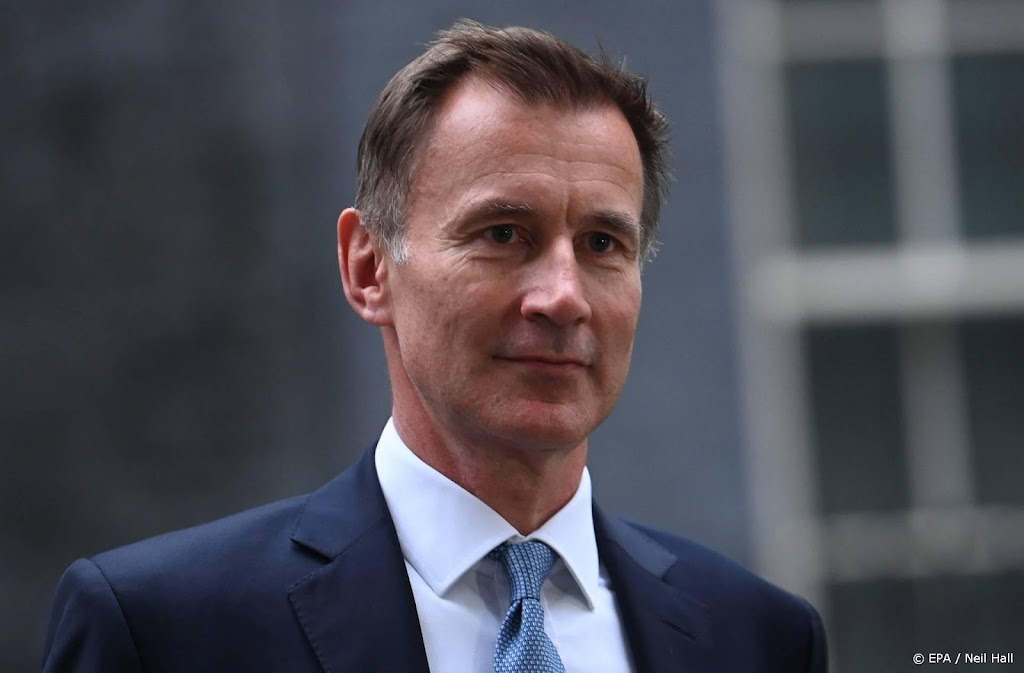 Britse minister van Financiën probeert zorgen markt weg te nemen