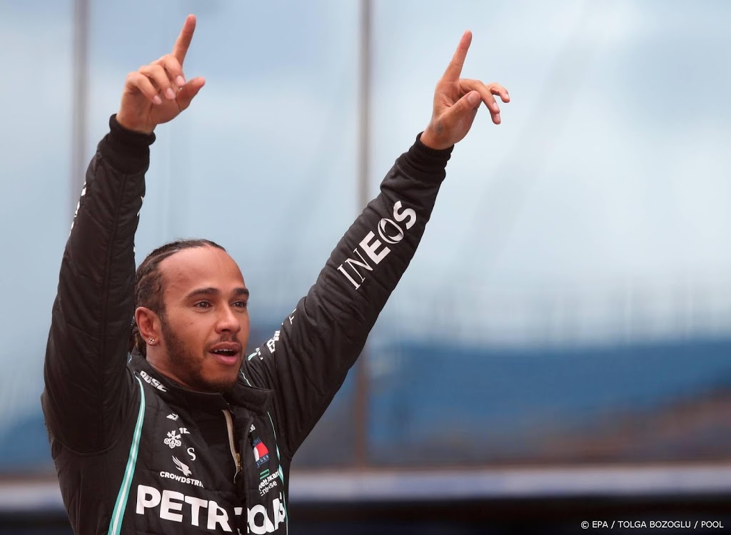 Hamilton evenaart met zevende wereldtitel record Schumacher