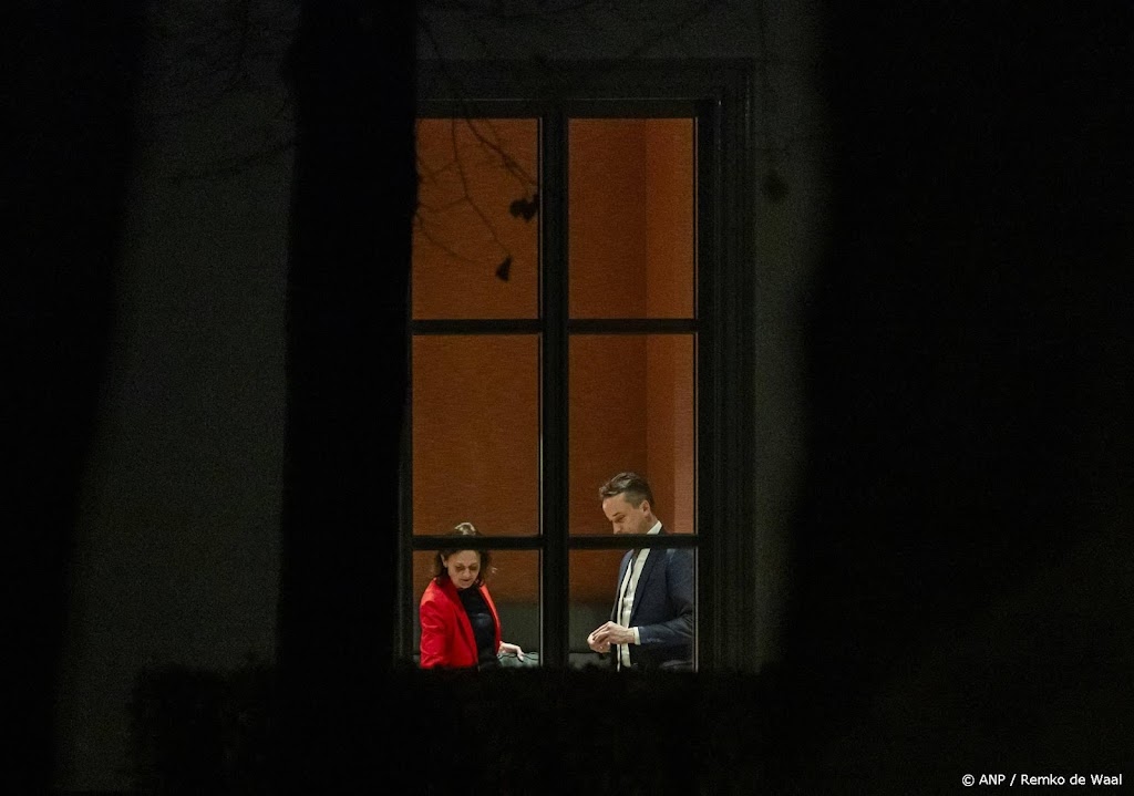 Kabinet gaat door, Achahbar vertrekt maar overige NSC'ers blijven