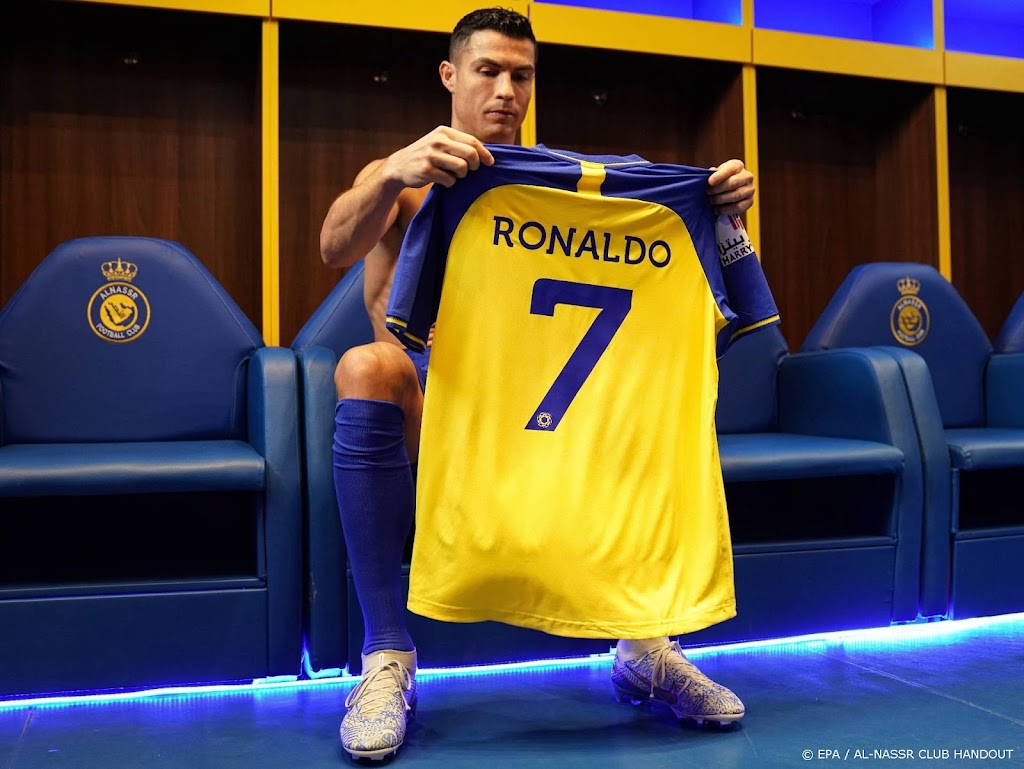 Ronaldo maakt debuut voor Al-Nassr in oefenwedstrijd tegen Messi
