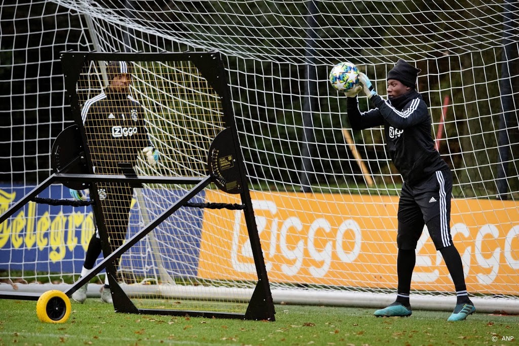 Doelman Varela vervangt Onana bij Ajax tegen Getafe