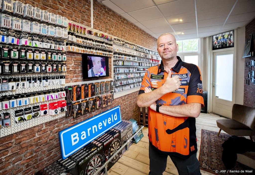 Darter Van Barneveld strijdt woensdag voor laatste kans