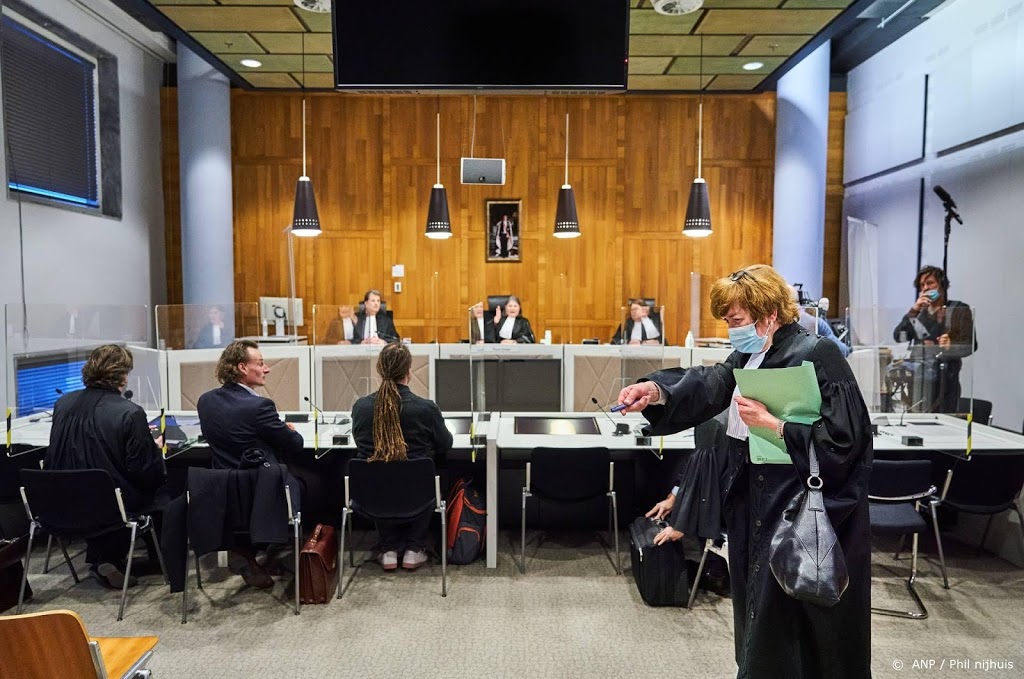 Avondklok blijft van kracht, hof schort vonnis rechter op