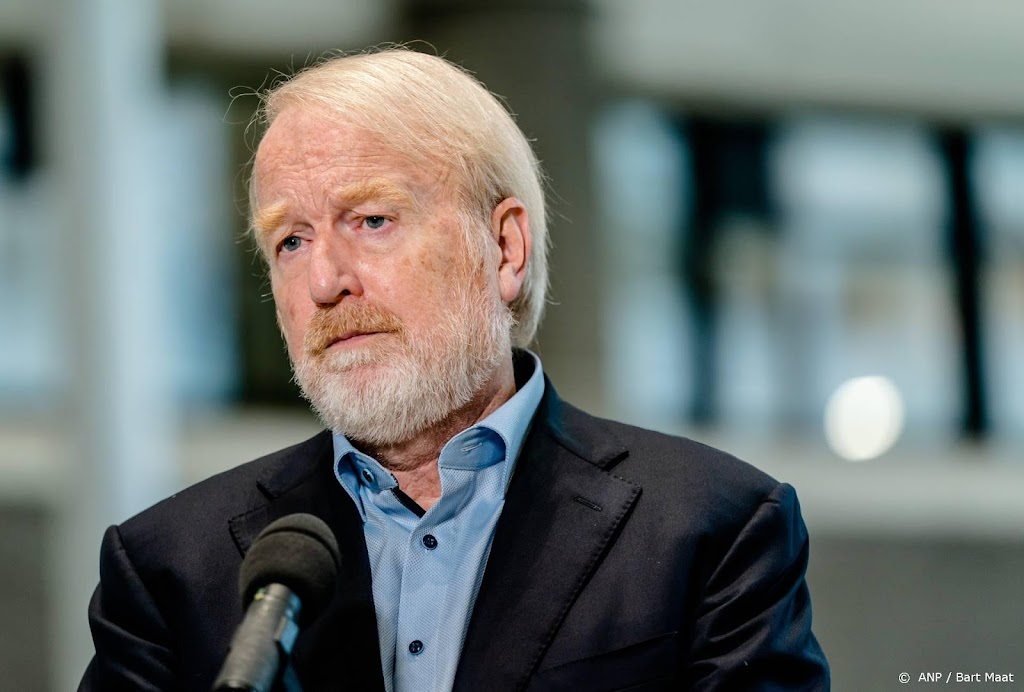 Van Dissel: zonder booster twee keer zoveel ziekenhuisopnames