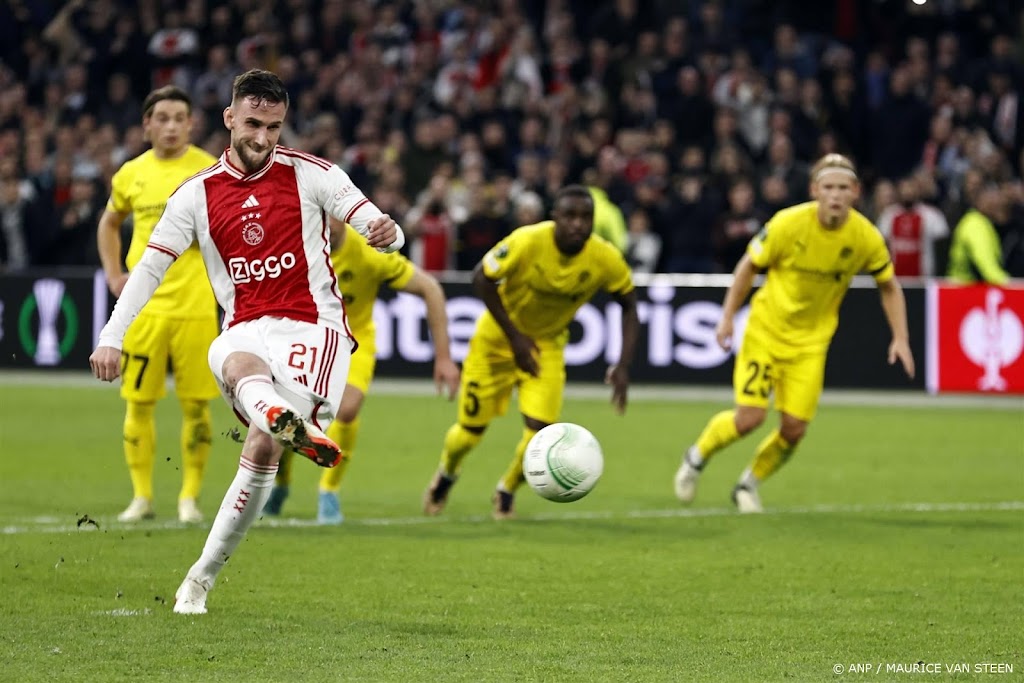 Van den Boomen keert met een benutte strafschop terug bij Ajax