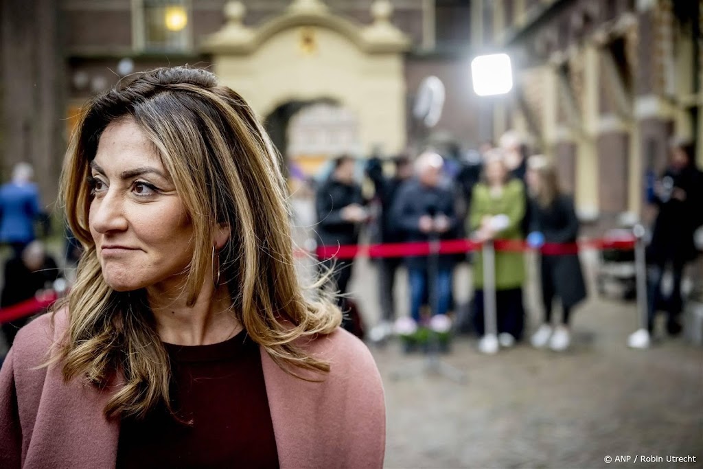 Yeşilgöz betreurt het dat boa's religieuze uitingen mogen dragen