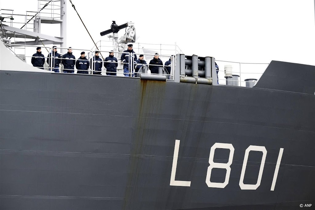 Marine begeleidt zes Russische schepen door Noordzee