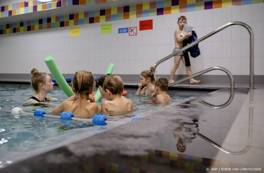 Kinderen mogen weer naar zwemles, buitensporten mag met vier
