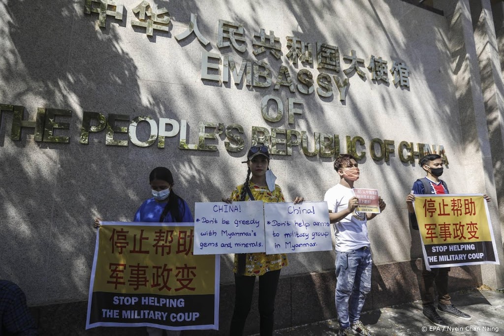 China evacueert landgenoten uit Myanmar