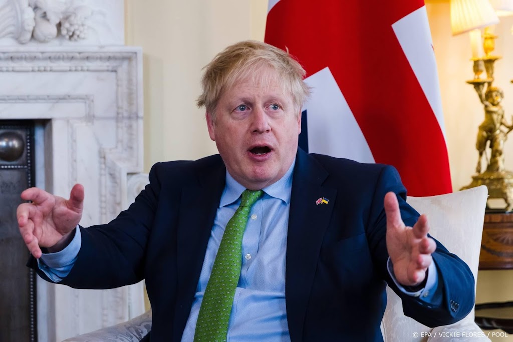 Premier Johnson bezoekt Golfstaten, wil meer olieproductie