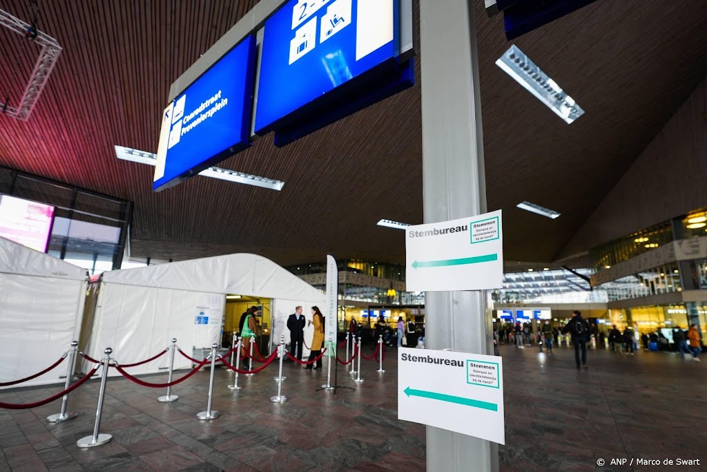 Kiezers weten stemlokalen op NS-stations goed te vinden