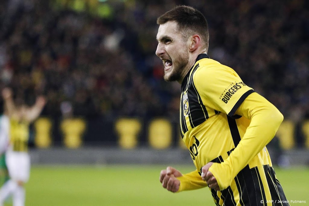 Vitesse hoopt nog op meespelen zieke Bero en Hajek tegen AS Roma