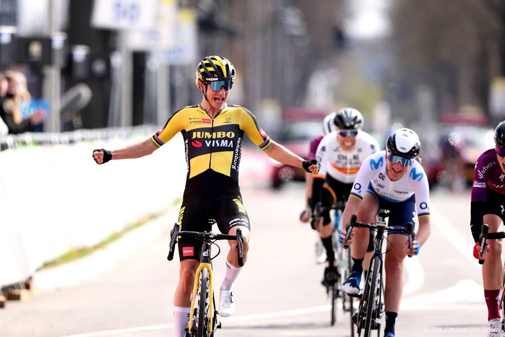 Wielrenster Vos test positief op corona en mist Parijs-Roubaix