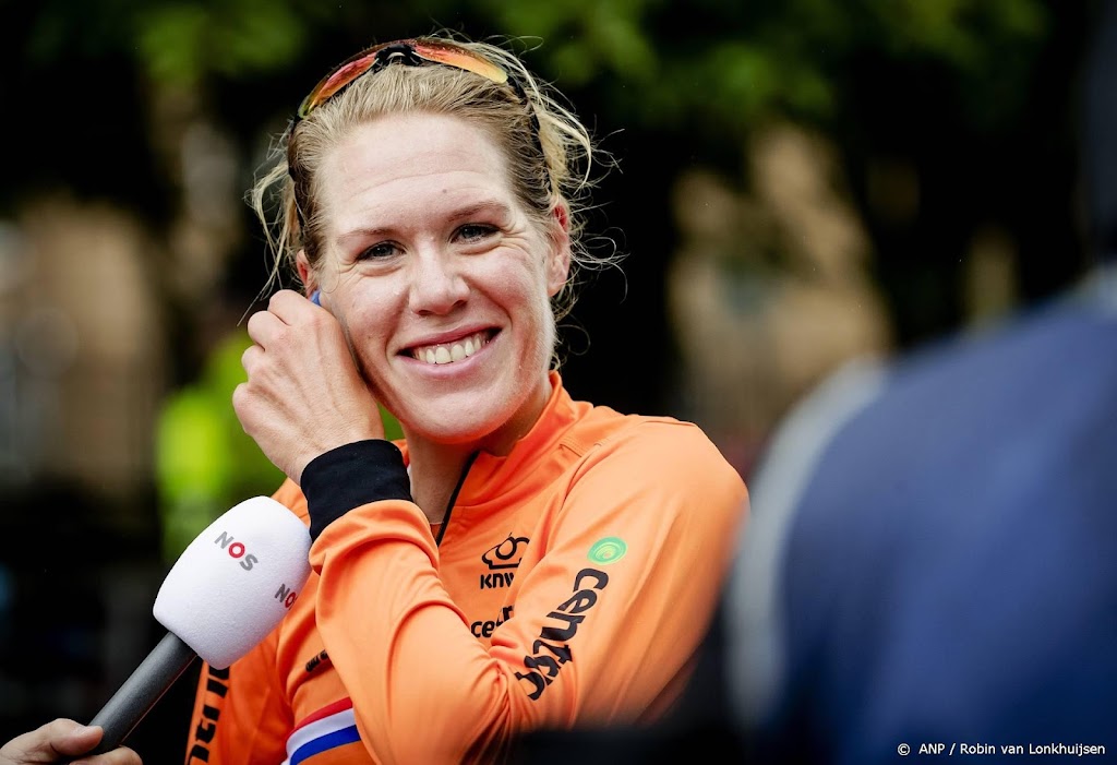 Wielrenster Van Dijk kan nu wel lachen na Parijs-Roubaix
