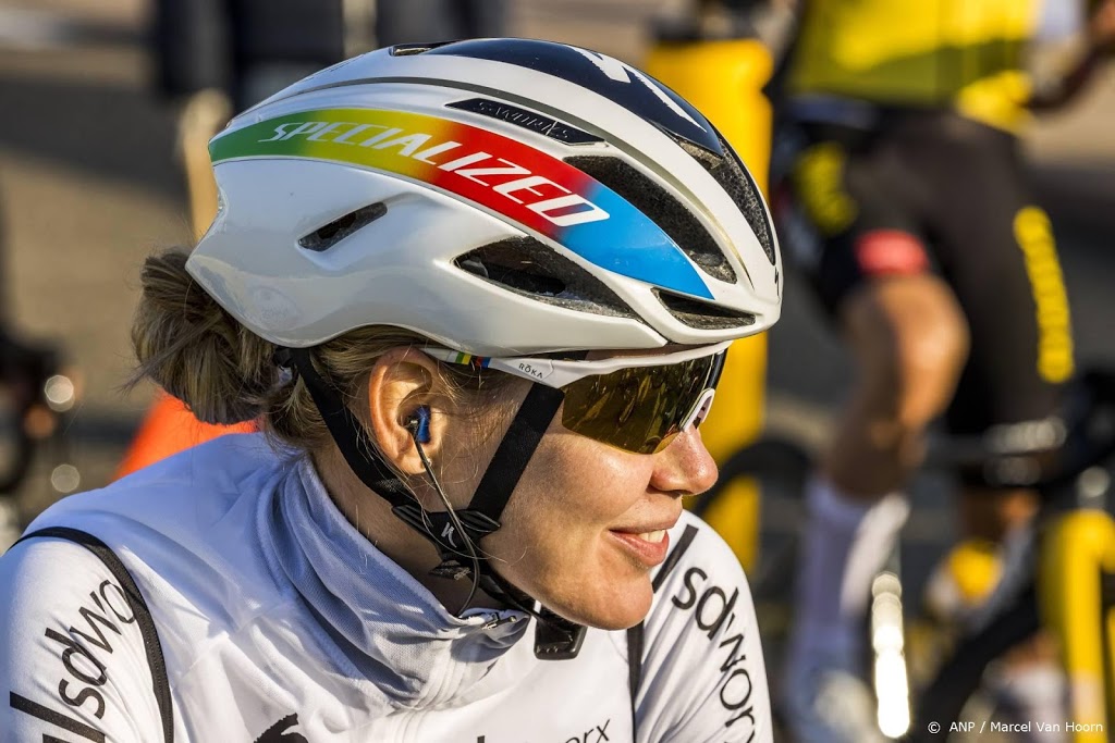 Wielrenster Van der Breggen verslaat Van Vleuten in Eibar