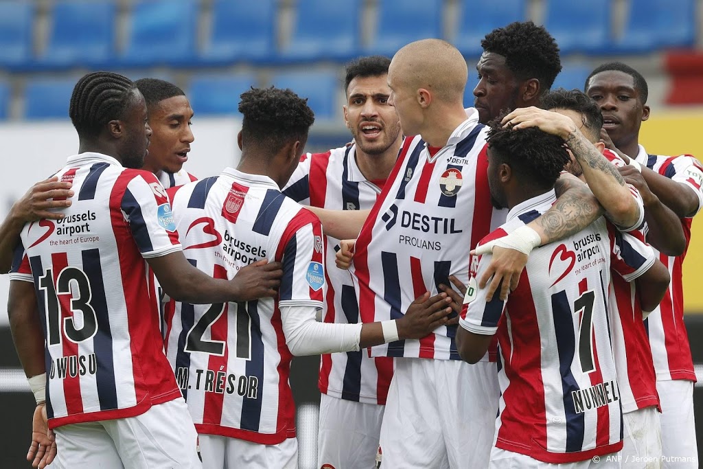 Willem II ontloopt play-offs en blijft in Eredivisie