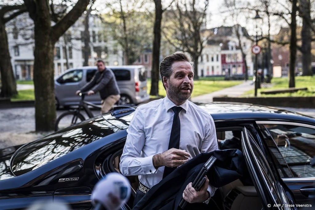 De Jonge denkt dat besluit over asielstelsel nog enige weken kost