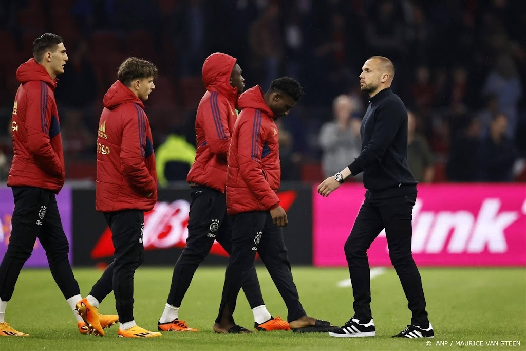 Trainer Heitinga ziet goede en mindere dingen bij winnend Ajax