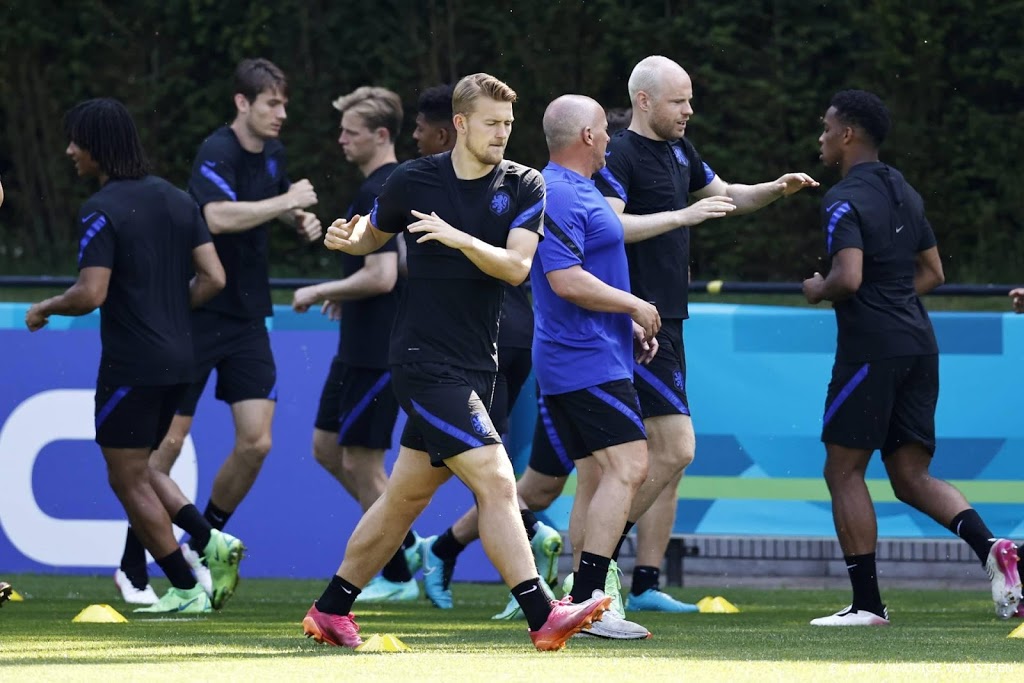 Oranje traint met complete groep in aanloop naar duel Oostenrijk