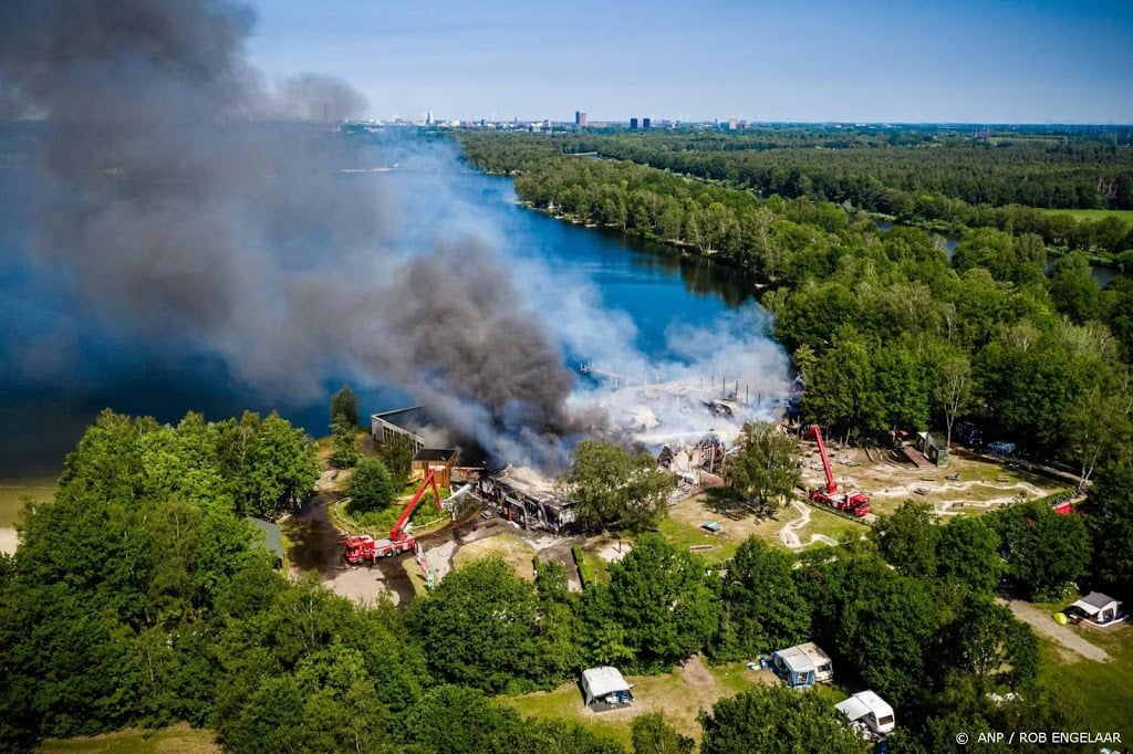 Hoofdgebouw vakantiepark Beekse Bergen verloren door brand