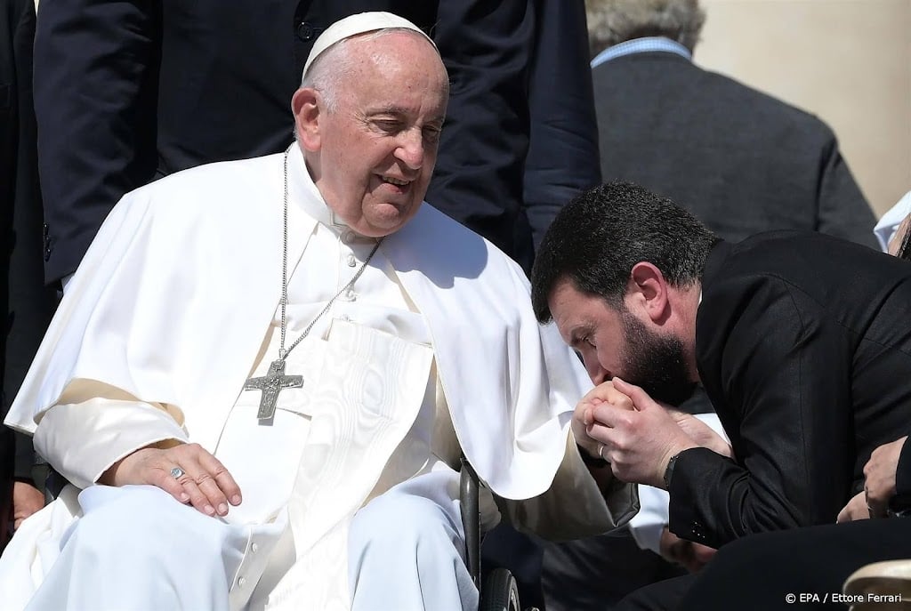 Paus Franciscus heeft het ziekenhuis verlaten
