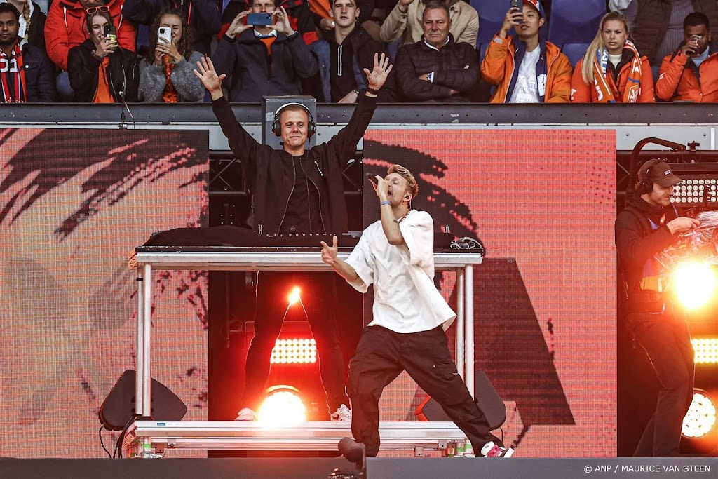 Armin van Buuren en Chef'Special warmen Oranjefans op met EK-lied