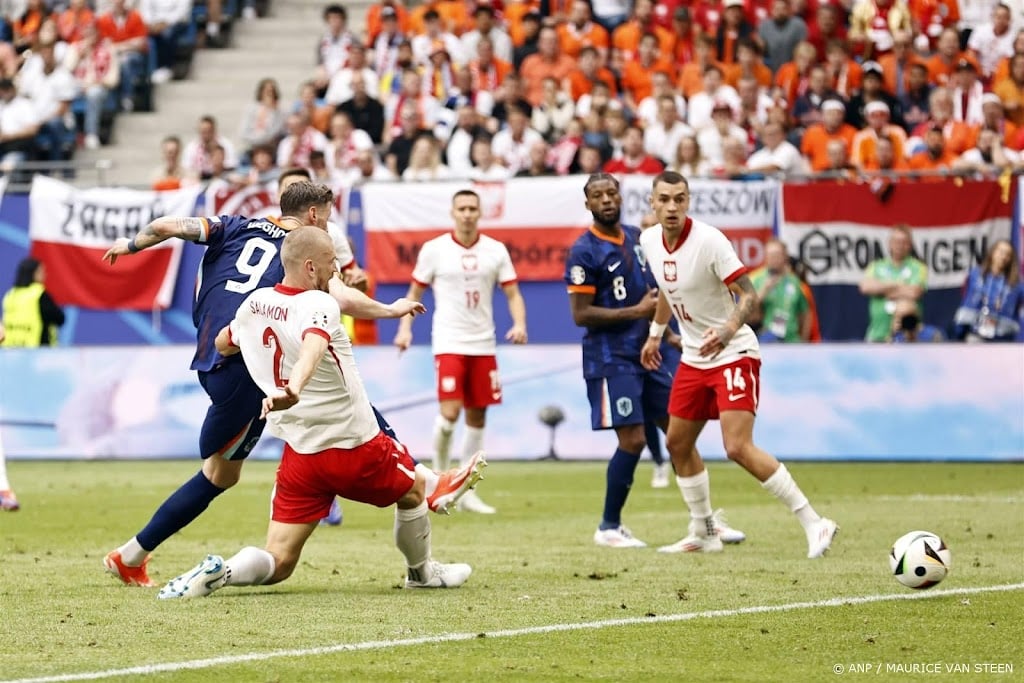 Weghorst schiet Oranje bij start EK in slotfase langs Polen