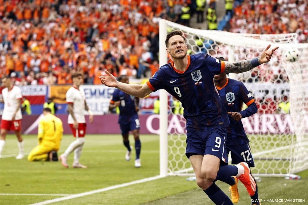 Invaller Weghorst helpt Oranje aan benauwde zege op Polen