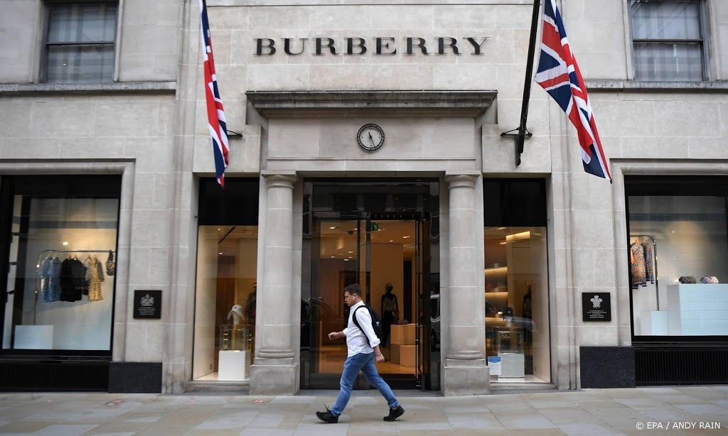 Burberry trekt jongeren dankzij leren tassen en Kendall Jenner