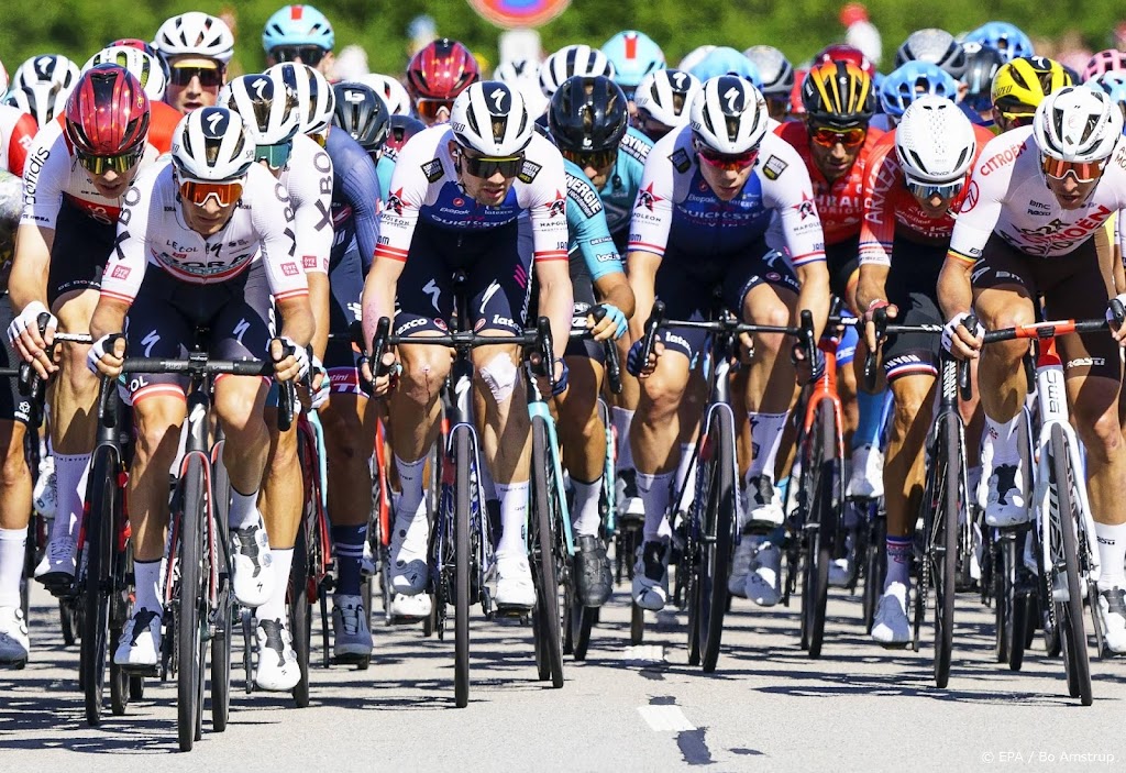 Tourpeloton vertrokken voor lastige heuvelrit naar Mende
