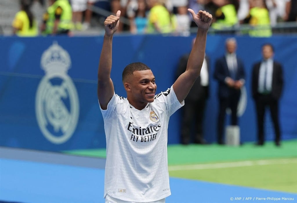 Mbappé belooft bij presentatie 'leven te geven' voor Real Madrid