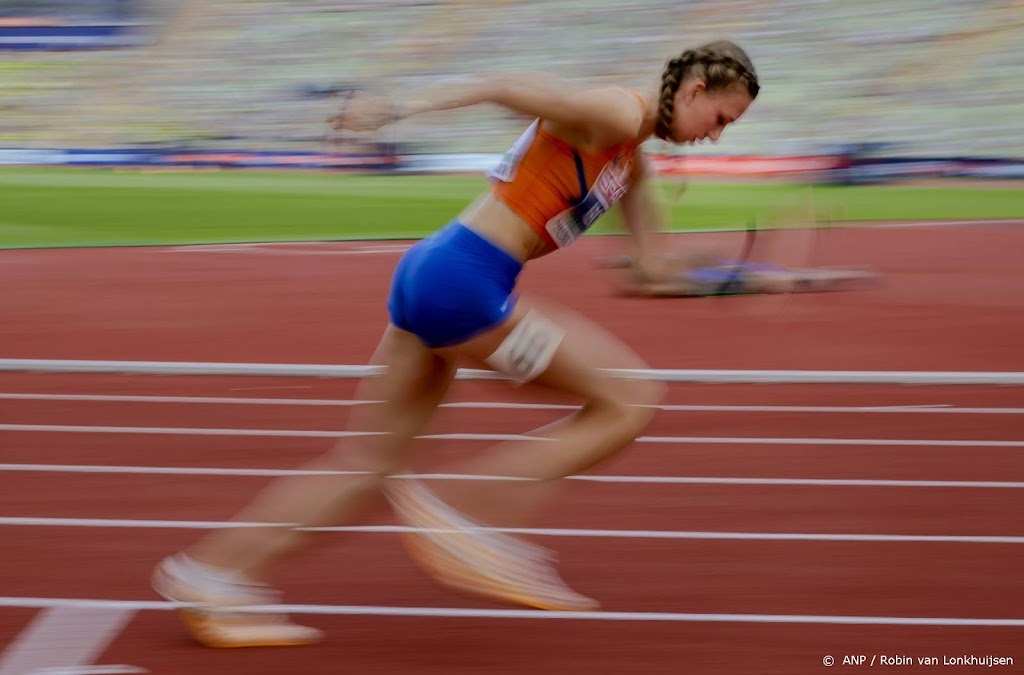 Atlete Bol met groot vertoon van macht naar finale 400 meter