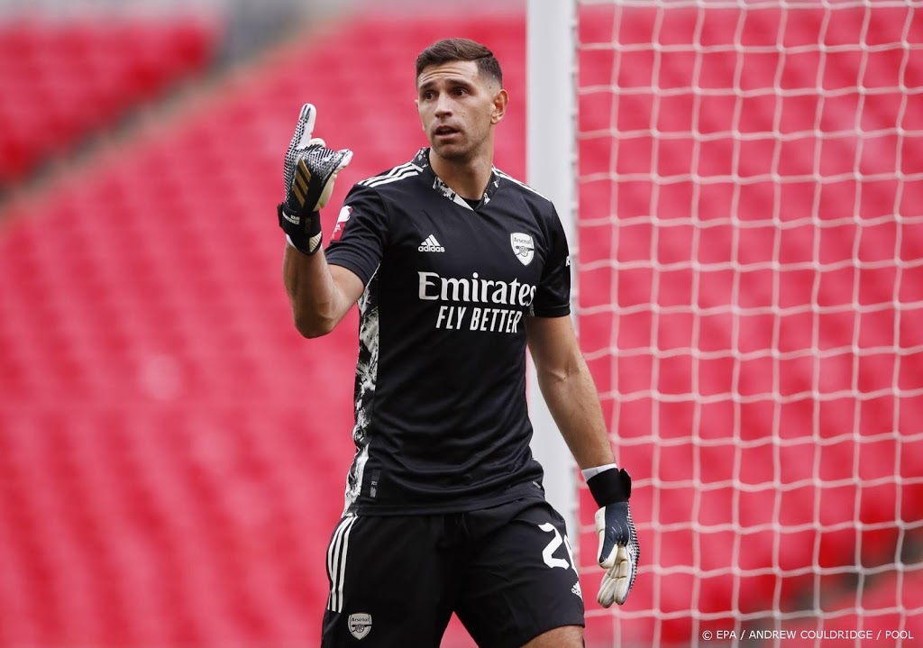Aston Villa neemt doelman Martínez over van Arsenal