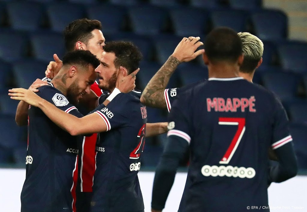 PSG neemt pas in slotfase afstand van tien man van Nîmes
