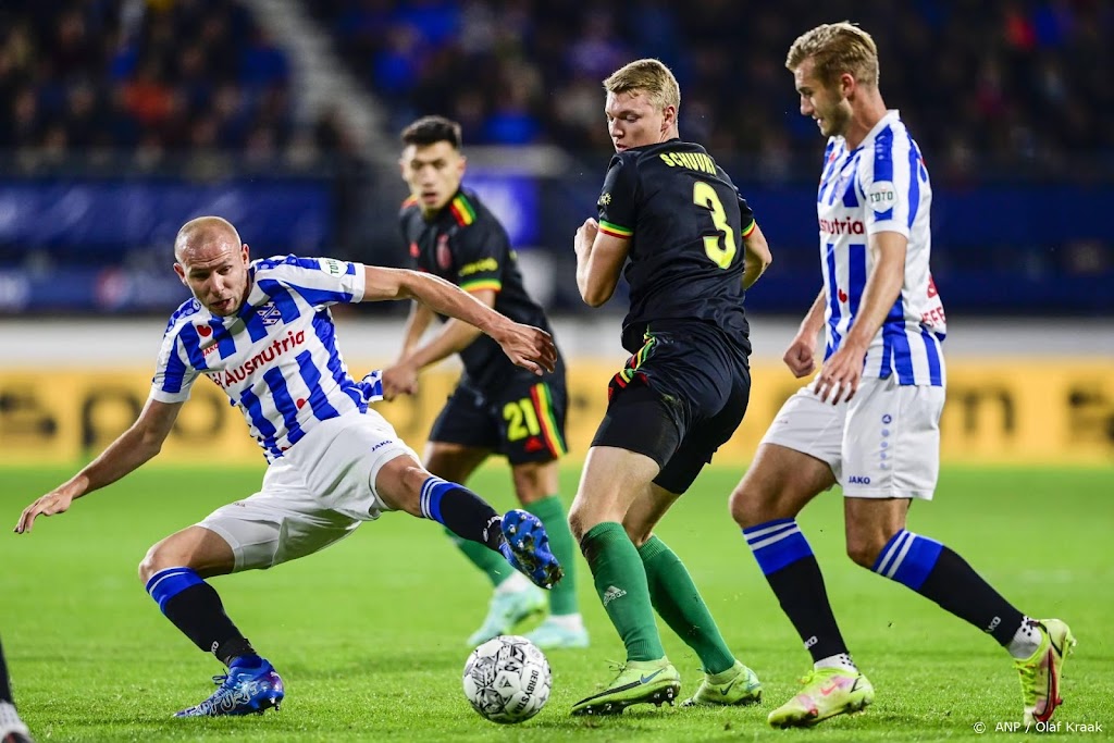 Ajax hervat competitie met overwinning (0-2) op sc Heerenveen