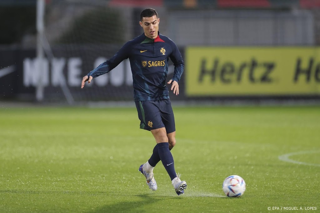 Ronaldo met maagproblemen aan de kant bij Portugal