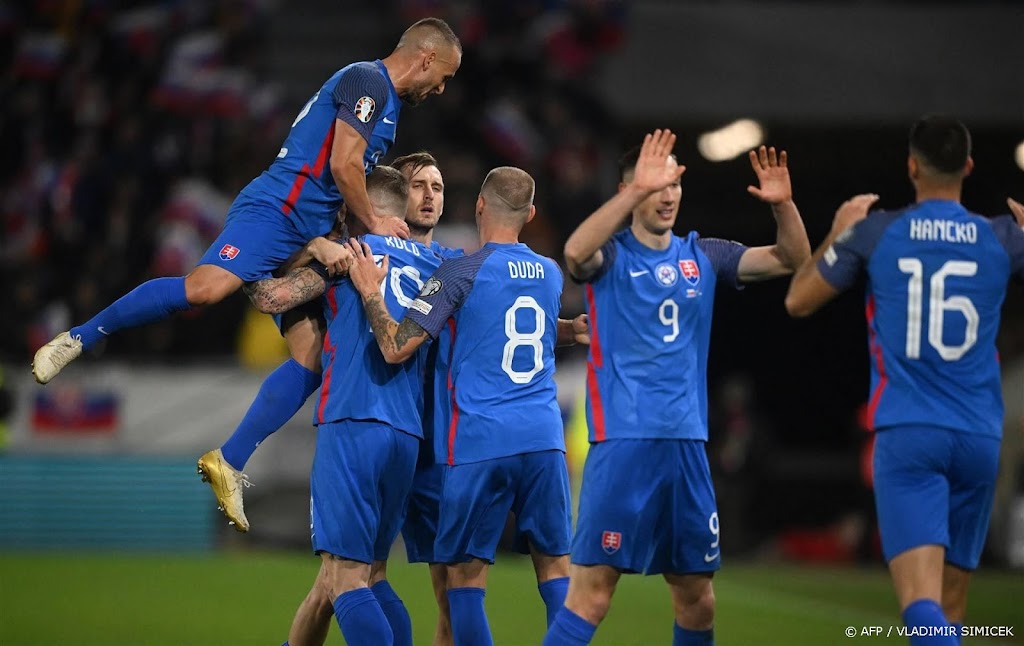 Voetballers Slowakije mogen na winst op IJsland naar EK