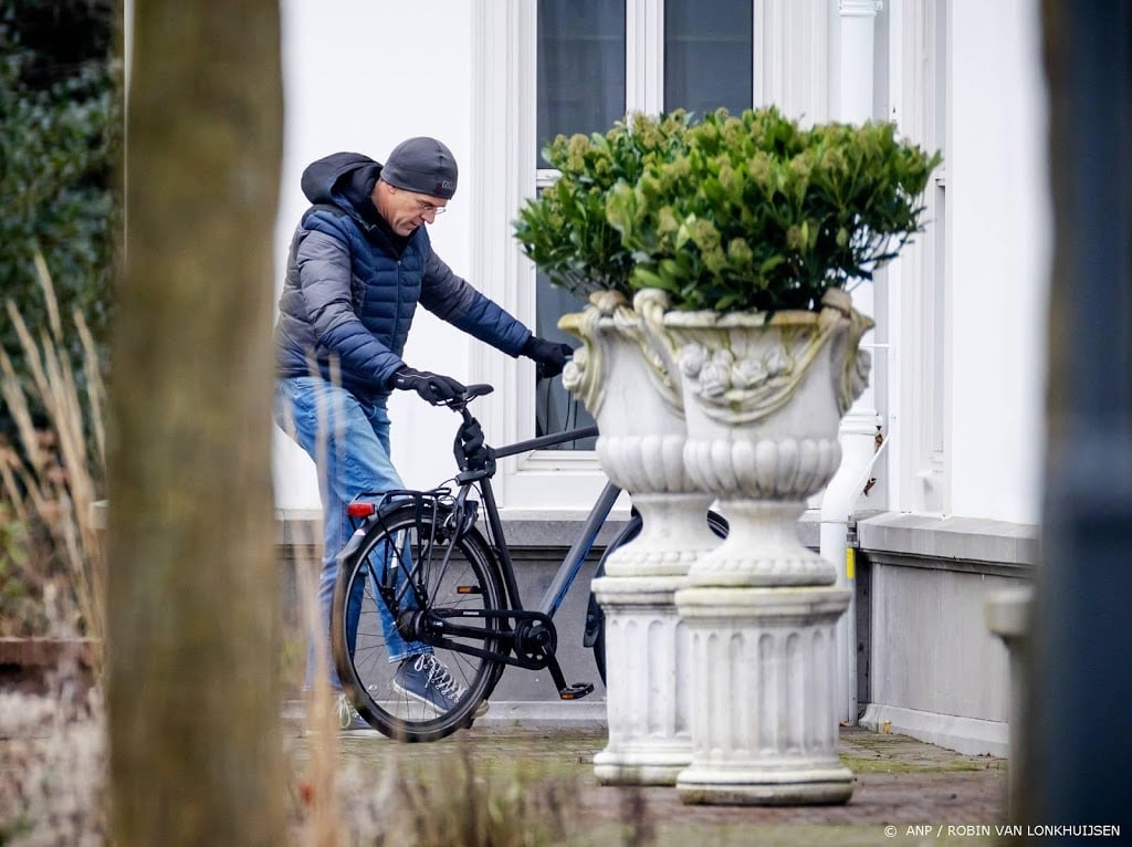 Rutte praat in Catshuis over avondklok