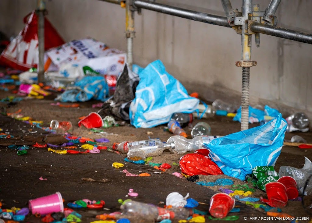 Feestgangers beboet in een als kroeg ingerichte trailer in Boekel