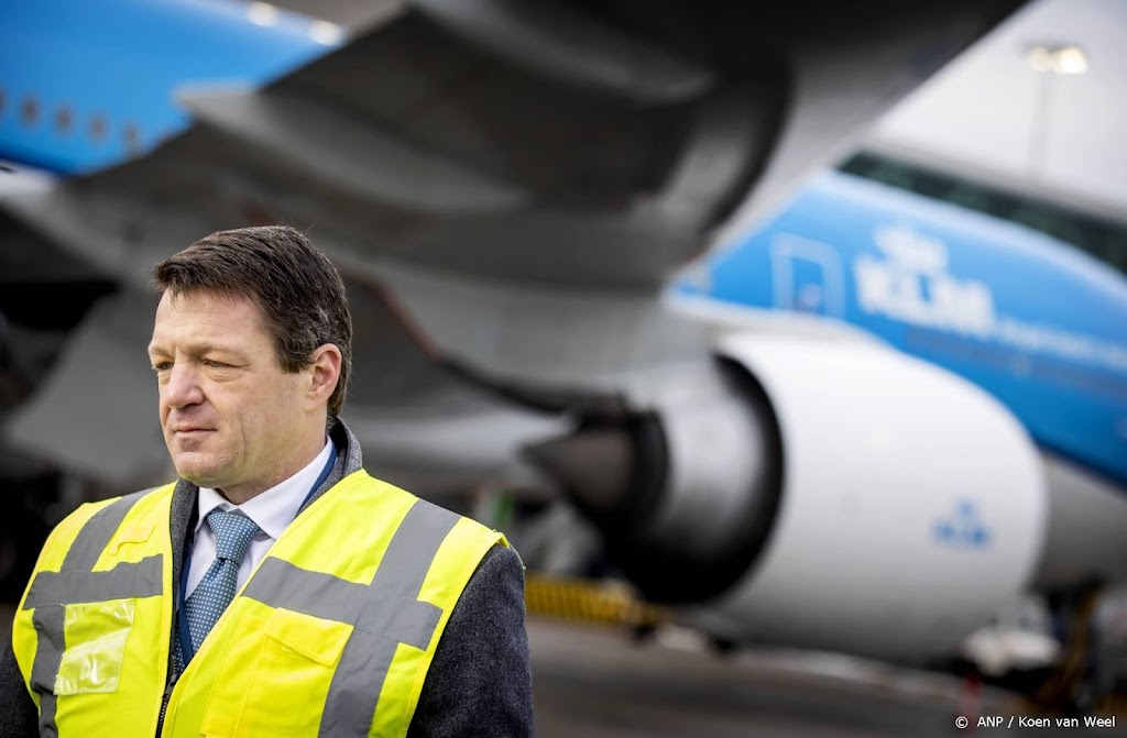 Weer duizenden handtekeningen onder petitie voor behoud KLM-baas