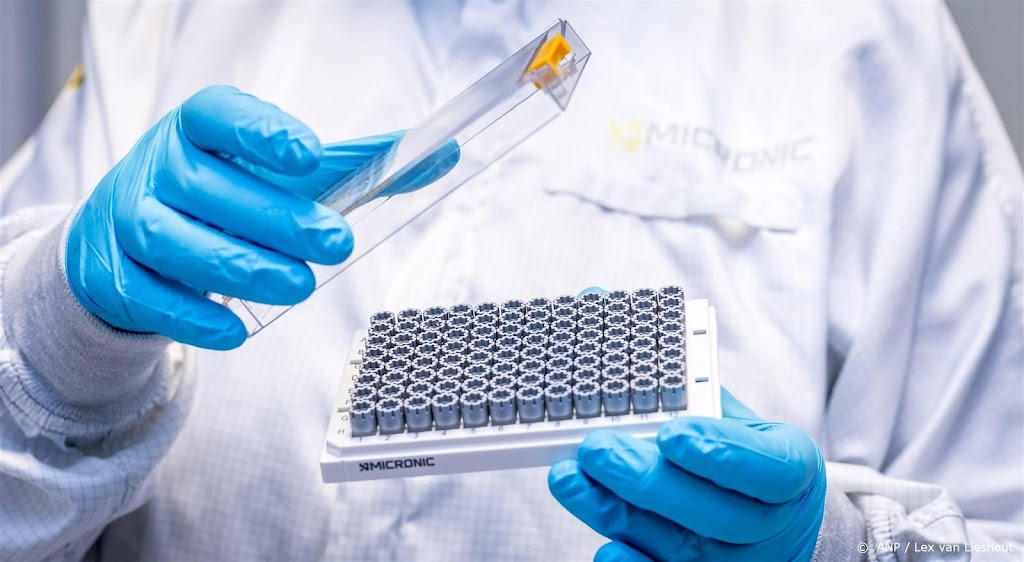 Aantal nieuwe coronagevallen blijft razendsnel dalen